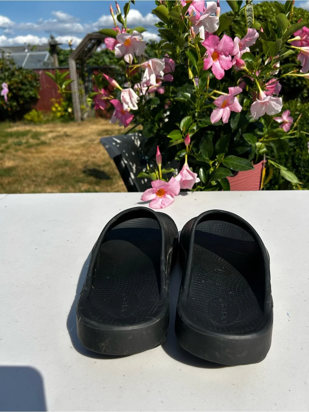 Oofoos Unisex’s Black Men's and Women’s Slide Sandals Size M9,W11